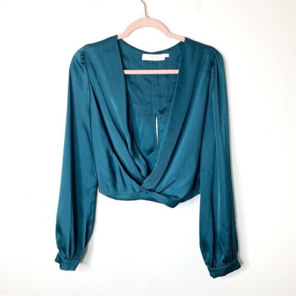 ASTR Women’s Blouse Cropped Surplice Wrap neckline Satin Emerald Green Size L - Picture 3 of 10